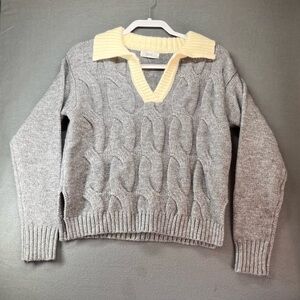 Source Unknown Gray and Cream V-Neck Sweater